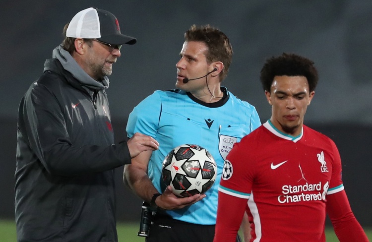 珀斯光荣vs西悉尼流浪者首发：巴巴洛塞斯领衔！塔加特、库尔在列